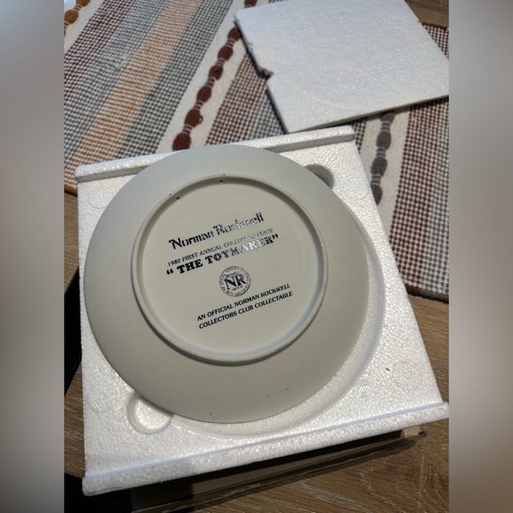 Normal Rockwell “The Toy Maker” 1980 First annual Collector Plate - Picture 2 of 5